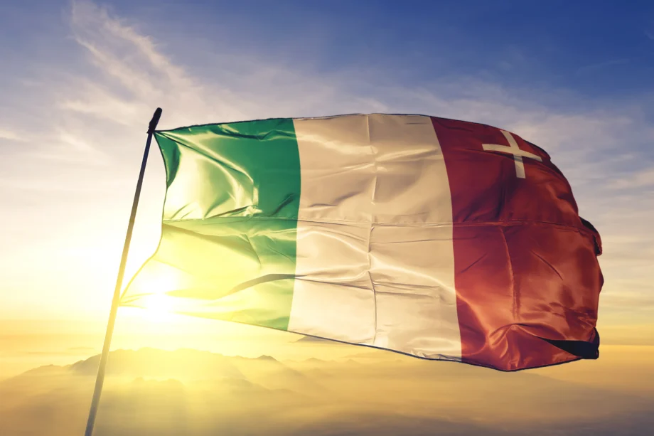 Drapeau du canton du Tessin flottant au vent.